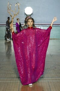 defile-ashish-printemps-ete-2020-londres-look-41.thumb.jpg.93a70dba7ee3647c3d42035a3aa962e0.jpg