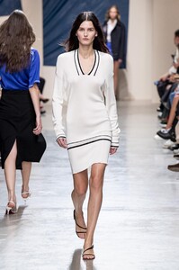 defile-atlein-printemps-ete-2020-paris-look-17.thumb.jpg.25af68b21346df0a471dd33aa2dfd900.jpg