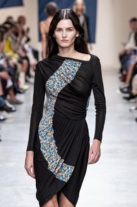 defile-atlein-printemps-ete-2020-paris-look-3.thumb.jpg.bc36b2f65a2ba26f5cdf1500347fb24a.jpg