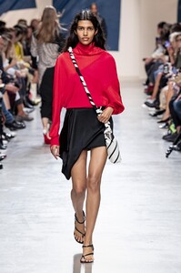 defile-atlein-printemps-ete-2020-paris-look-7.thumb.jpg.3c86667ff0f41a1a1c351ba6566af4fd.jpg