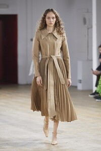 defile-awake-mode-automne-hiver-2020-2021-londres-look-21.thumb.jpg.4a02f3e3ff5ce1d2872a99393fad6c90.jpg