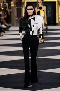 defile-balmain-printemps-ete-2020-paris-look-10.thumb.jpg.41847f174b9108c18c0510d2d9906dcb.jpg