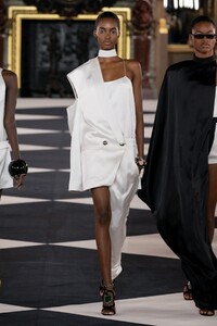 defile-balmain-printemps-ete-2020-paris-look-103.thumb.jpg.f520eac6399a552a3e384cb3089bce62.jpg