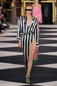 defile-balmain-printemps-ete-2020-paris-look-29.thumb.jpg.73d24e4ea9b8c1d59142955ab7f7bfca.jpg