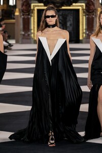 defile-balmain-printemps-ete-2020-paris-look-98.thumb.jpg.b57c26eca6d697f065a4cf4aa9703e19.jpg