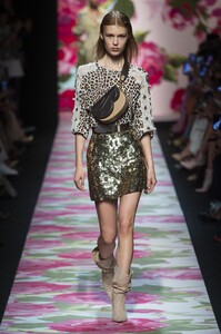 defile-blumarine-printemps-ete-2020-milan-look-4.thumb.jpg.3d682a2dcbb7889d1b403d365f648bd4.jpg