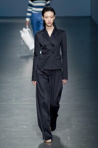 defile-boss-printemps-ete-2020-milan-look-45.thumb.jpg.5931cb96ca1223bff99ac91cbeb2db4a.jpg