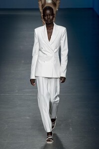 defile-boss-printemps-ete-2020-milan-look-69.thumb.jpg.f035cddbf6c91834b7caf815c862f0e7.jpg