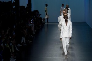 defile-boss-printemps-ete-2020-milan-look-72.thumb.jpg.0d629fb0f87a950a9f32560b10d09a08.jpg