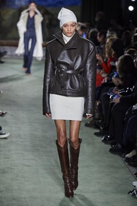 defile-brandon-maxwell-automne-hiver-2020-2021-new-york-look-16.thumb.jpg.426b2ef1b6e8c4090525aa29be6a95f6.jpg