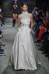 defile-brandon-maxwell-automne-hiver-2020-2021-new-york-look-24.thumb.jpg.b6d4084096ad455447f0bbc48c9d3021.jpg