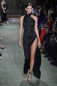 defile-brandon-maxwell-automne-hiver-2020-2021-new-york-look-54.thumb.jpg.c2c10d04cd255168c4cbc9998e672c38.jpg