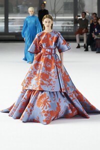 defile-carolina-herrera-automne-hiver-2020-2021-new-york-look-38.thumb.jpg.ab51f563d29eca33664fced20ba91ecf.jpg