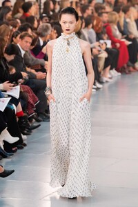 defile-chloe-printemps-ete-2020-paris-look-34.thumb.jpg.cb09c6dd941501c62967c778c814d5d0.jpg