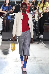 defile-coach-1941-automne-hiver-2020-2021-new-york-look-27.thumb.jpg.df7c5442664fba0e9530f96df876f029.jpg