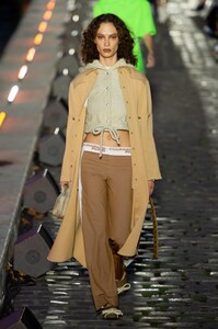 defile-courreges-printemps-ete-2020-paris-look-20.thumb.jpg.b86de9b59c06914d5f576866112f676a.jpg