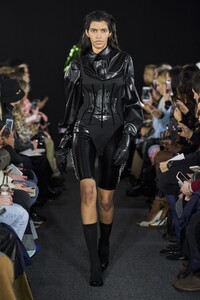 defile-david-koma-automne-hiver-2020-2021-londres-look-43.thumb.jpg.6c2a56d467cbb27d673e41ce395a311e.jpg