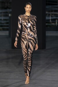 defile-david-koma-printemps-ete-2020-londres-look-1.thumb.jpg.67111c204b5f886f36ed151489cd0d2f.jpg