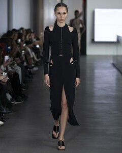 defile-dion-lee-automne-hiver-2020-2021-new-york-look-32.thumb.jpg.d9ce82376908ae571c73db24b746ca0e.jpg