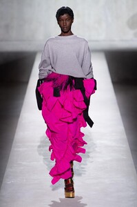 defile-dries-van-noten-printemps-ete-2020-paris-look-67.thumb.jpg.6624ab01d03ea8fc1161d057360dc633.jpg