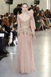 defile-elie-saab-printemps-ete-2020-paris-look-15.thumb.jpg.1eea03ca071262ee938622fc53b450f1.jpg