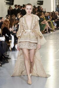 defile-elie-saab-printemps-ete-2020-paris-look-29.thumb.jpg.19f1b30b17e67b654fbabda6b487f2f1.jpg