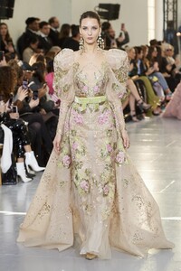 defile-elie-saab-printemps-ete-2020-paris-look-33.thumb.jpg.e15d11ad9987d256f1c0aa37e1b4c395.jpg