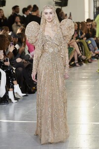 defile-elie-saab-printemps-ete-2020-paris-look-38.thumb.jpg.45730943c5a6ad68a4e0bdc5a6d571f4.jpg