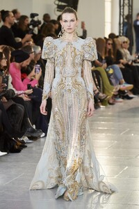 defile-elie-saab-printemps-ete-2020-paris-look-49.thumb.jpg.a5fd7dee0dda0de1fcc659a6ca7f4ecd.jpg