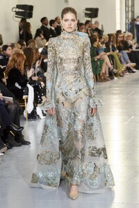 defile-elie-saab-printemps-ete-2020-paris-look-55.thumb.jpg.3ff7a3ea450682dd2eab9229d68b7e1c.jpg