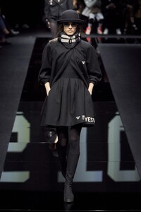 defile-emporio-armani-automne-hiver-2020-2021-milan-look-2.thumb.jpg.84bb0bbacf1cac4dce828375661a9817.jpg