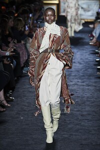 defile-etro-automne-hiver-2020-2021-milan-look-1.thumb.jpg.cd5046a82946d874bf3e79e6051f8586.jpg