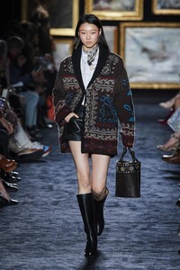 defile-etro-automne-hiver-2020-2021-milan-look-29.thumb.jpg.8b40e5e1e8d4a51f8d5cf4aaa09ef4aa.jpg