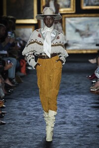 defile-etro-automne-hiver-2020-2021-milan-look-4.thumb.jpg.1a8586487767215ac728ae9669fdfbc9.jpg