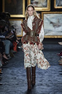 defile-etro-automne-hiver-2020-2021-milan-look-5.thumb.jpg.b1106f3b9af6166a5bf911bf7ce8a50d.jpg