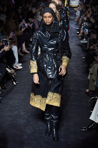 defile-etro-automne-hiver-2020-2021-milan-look-55.thumb.jpg.ad76bd8f635d48e307c1e2b8f829f19e.jpg