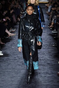 defile-etro-automne-hiver-2020-2021-milan-look-78.thumb.jpg.857e79c6ba13f140fd74cc29d15cd228.jpg