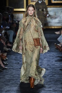 defile-etro-automne-hiver-2020-2021-milan-look-9.thumb.jpg.31efccbca7954b20ed24d98713de6a6f.jpg