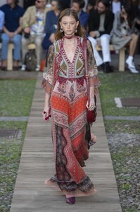 defile-etro-printemps-ete-2020-milan-look-34.thumb.jpg.cfcb2c7b1490f9831de77be1de2b6892.jpg