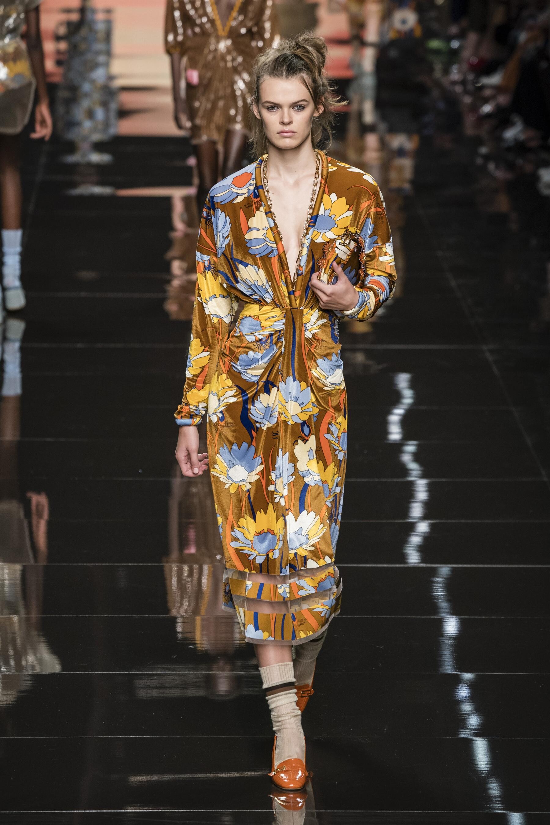 Фенди коллекция лето 2020. Fendi Summer 2022. Коллекция Фенди с желтыми с глазами.