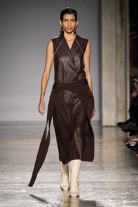 defile-gabriele-colangelo-automne-hiver-2020-2021-milan-look-18.thumb.jpg.d737d5aa528e9447681682dbddac49fa.jpg