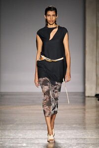 defile-gabriele-colangelo-automne-hiver-2020-2021-milan-look-36.thumb.jpg.1be878228f8c11b410d39af9244bbea1.jpg