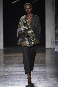 defile-genny-automne-hiver-2020-2021-milan-look-4.thumb.jpg.d87265eac4c5e998e80cc96bea3e3b50.jpg