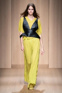 defile-genny-printemps-ete-2020-milan-look-15.thumb.jpg.943ea406255ddc5ef40cee78e9c035c3.jpg