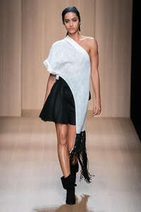 defile-genny-printemps-ete-2020-milan-look-17.thumb.jpg.4f849e62b43d3676751ea336c0d37f40.jpg