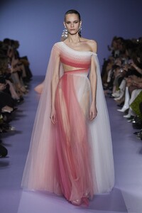 defile-georges-hobeika-printemps-ete-2020-paris-look-39.thumb.jpg.2e044013b9e2dad9ff1614012bb00cd6.jpg