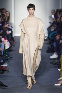 defile-giada-automne-hiver-2020-2021-milan-look-2.thumb.jpg.3126f3c44fffa21cd6e10c1e30a186f3.jpg