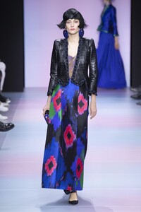 defile-giorgio-armani-prive-printemps-ete-2020-paris-look-22.thumb.jpg.21cbcf64bf6a3b64dd553fc3baa3be77.jpg