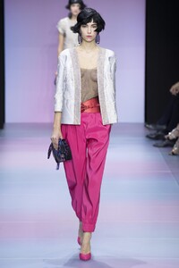 defile-giorgio-armani-prive-printemps-ete-2020-paris-look-3.thumb.jpg.379d93dfe5194106dfeb0b912d993806.jpg