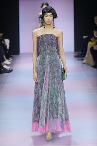 defile-giorgio-armani-prive-printemps-ete-2020-paris-look-40.thumb.jpg.74bcc29b04211c108698e522f34aa6fa.jpg